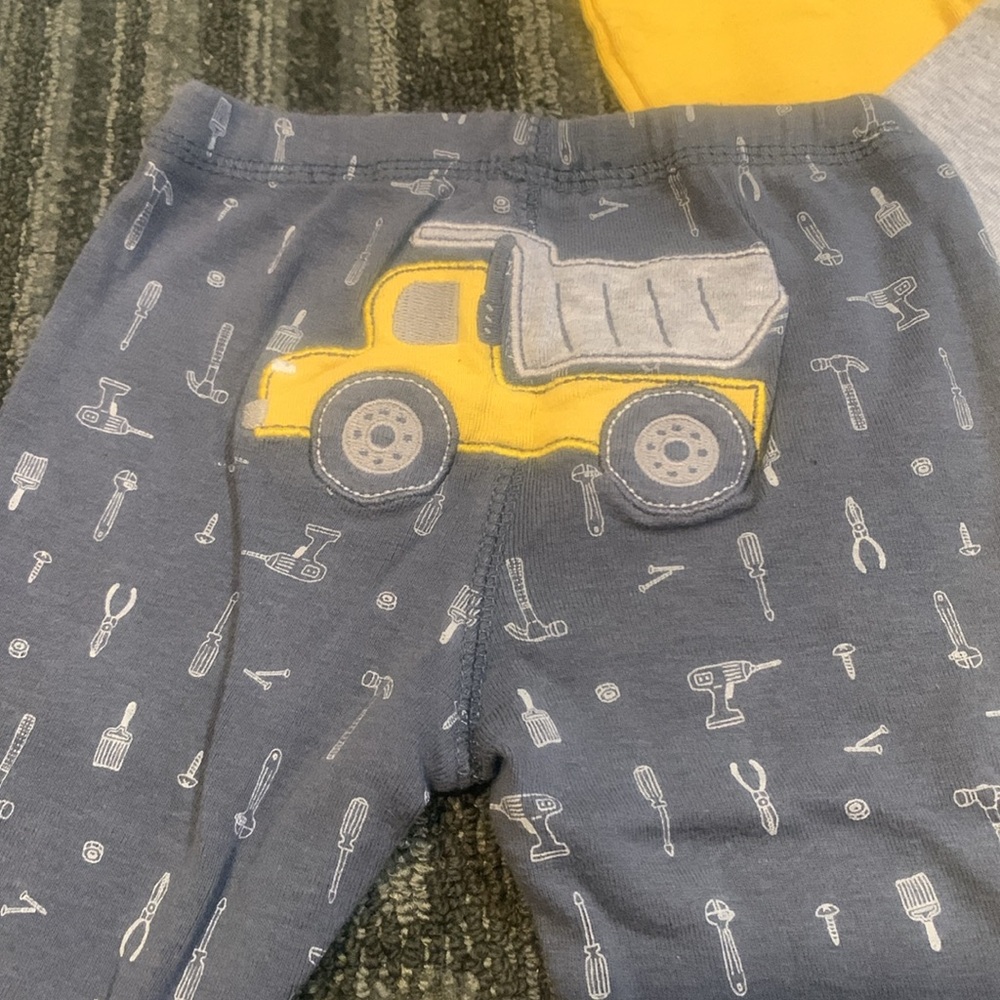 Carter’s 3 Piece Set - Picture 2 of 6